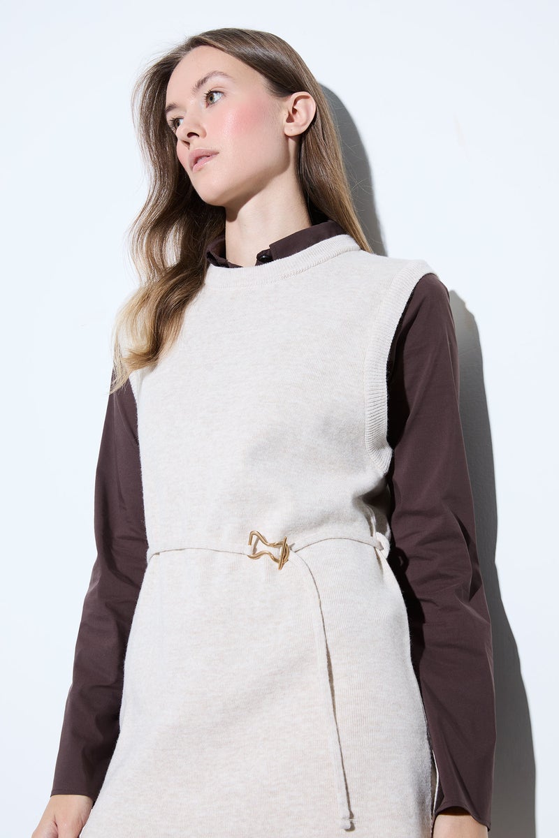 ديفاكتو فيست تريكو برقبة مستديرة مفصل بحزام - Image 3